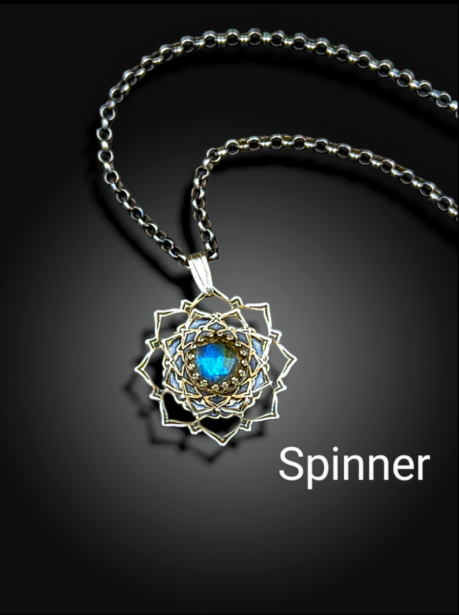 BEAUTIFUL COLOR-CHANGING LABRADORITE spinning sterling mandala necklace